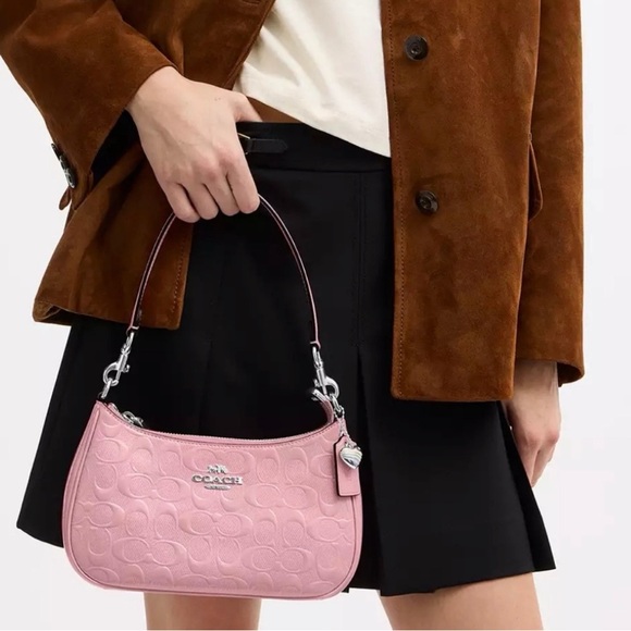 NWT 💜 Coach Teri Shoulder Bag In Signature Leather With Heart Charm - Picture 6 of 11
